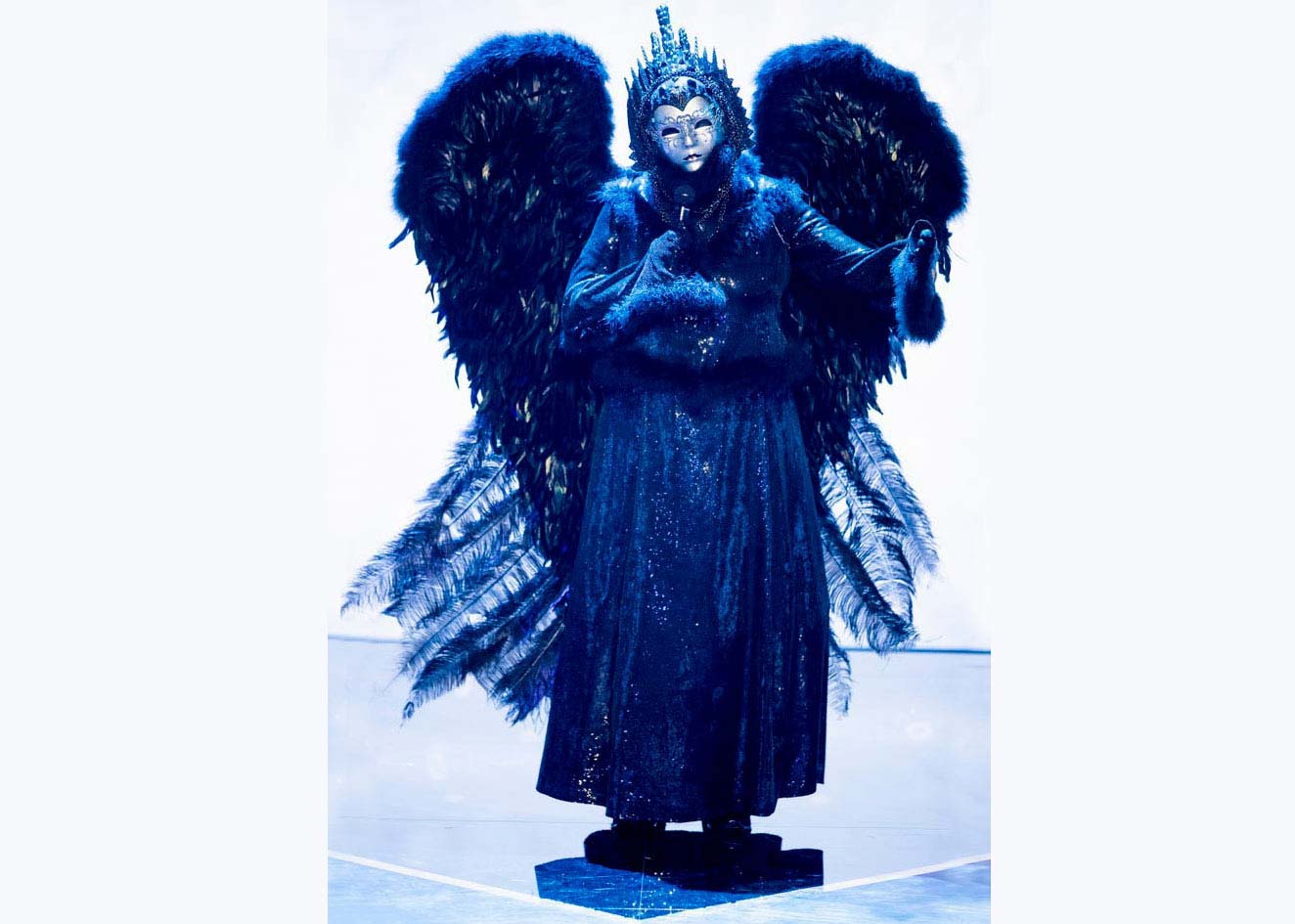 black angel wings masked singer kostuum maker nederland Tentacle Studio 