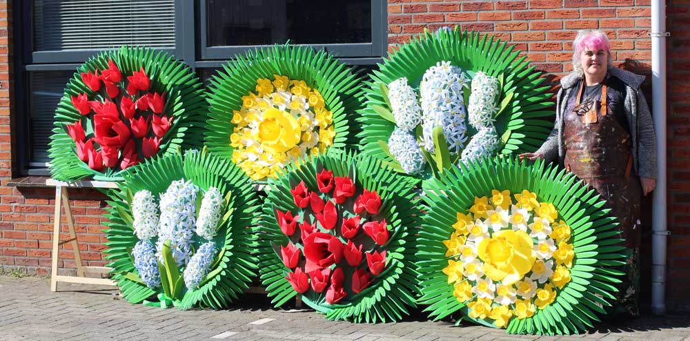 Fake flowers makers Tentacle Studio for Bloemencorso