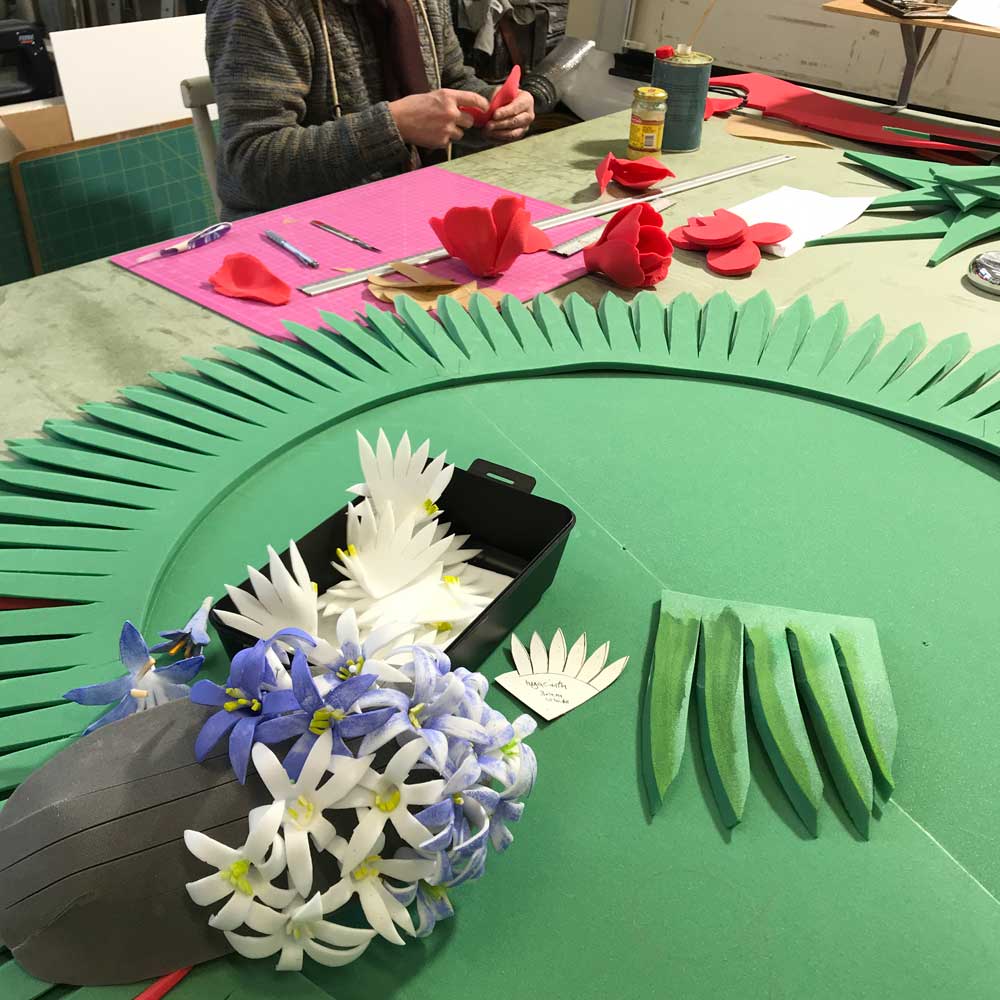 handmade bloemencorso bolenstreek costume flower makers Tentacle Studio